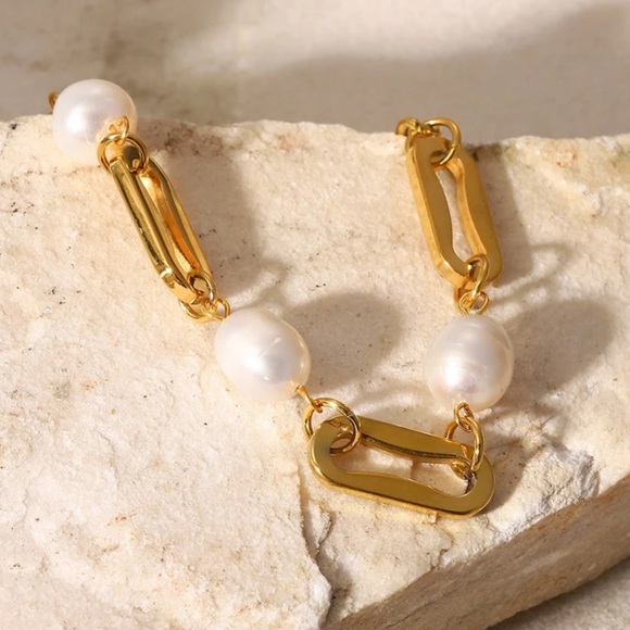 Waterproof elegant gold plated bracelet - Picture 4 of 4